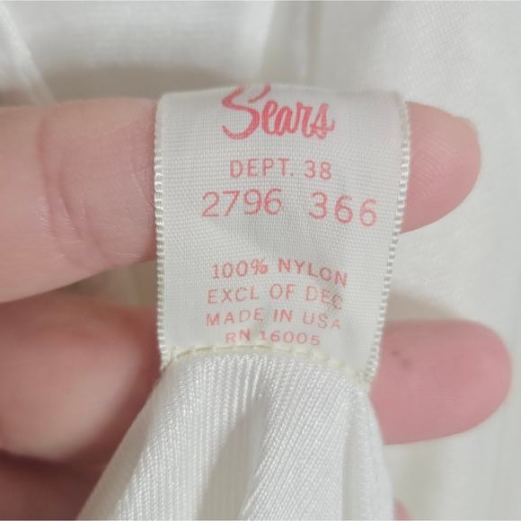 Vintage 70s Sears White Nylon Nightgown with Floral Embroidery, size Medium - Picture 8 of 9
